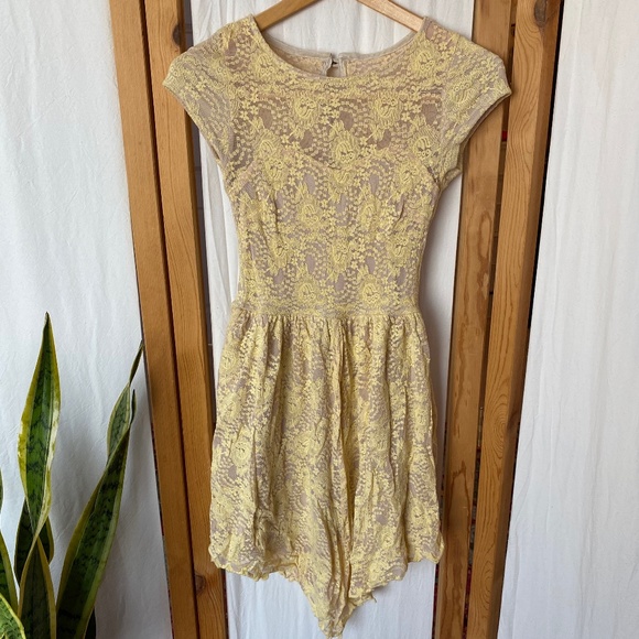 Boho yellow lace mini dress - Picture 2 of 8
